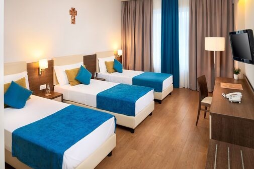 Checklist of questions to ask before booking a hostel in Pakistan.